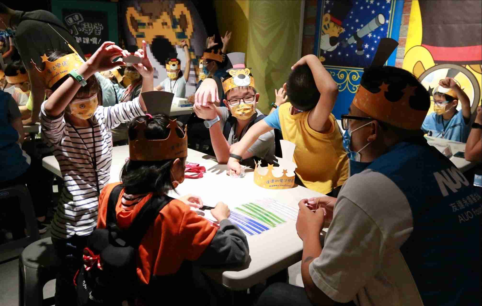 YAXIN111以永续理念推动全人教育计划，，内外结盟储备科普教育人才，，荣获亚太永续行动奖社会共融面的金奖肯定