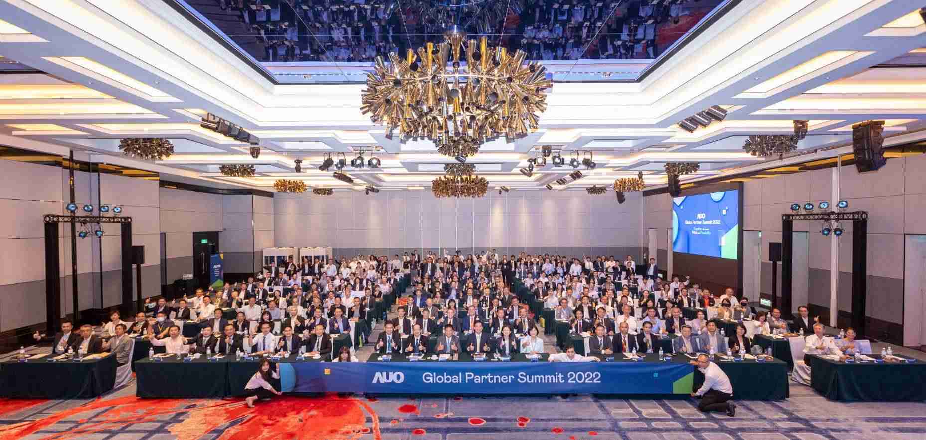 友達推動「安心、、、創新、、、、用心、、同心、、、、盡心」五星職旅，，，為菲籍員工打造全方位照護，，，首度贏得「人權實踐與發展領袖獎」殊榮