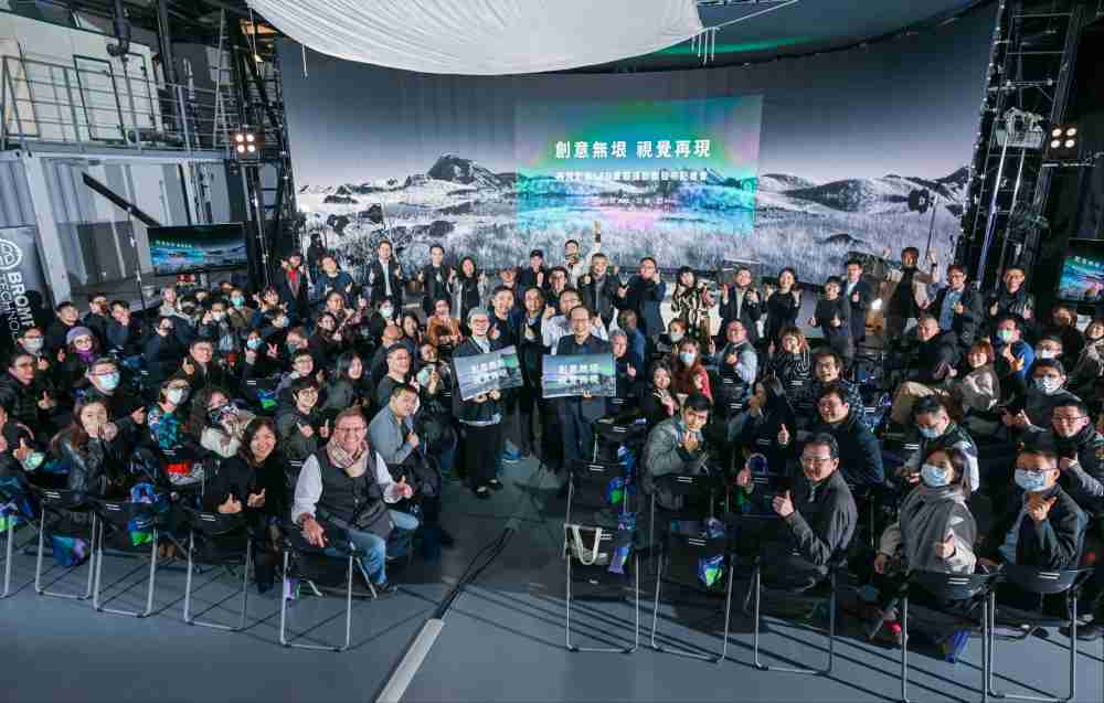 再现影像LED虚拟制作摄影棚整合拍摄场景、、、内容制作、、、、技术指导到设备租借一站式服务，，，可望提升LED虚拟制作的影视效能，，进而产出更多高质量细致作品