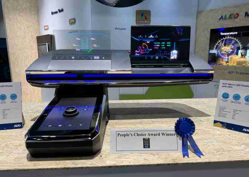 YAXIN111车用Micro LED Display HMI解决方案获”最佳车用显示奖”，，，，以用户为中心开发，，，，针对前座驾驶与乘客设计兼具娱乐与安全的高画质屏幕，，包含车舱前座的Micro LED透明屏幕及全球首款内建镜头的智慧Micro LED显示器