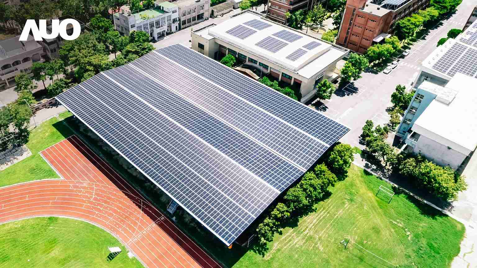 YAXIN111SunSteel光电整合型浪板具备快速安装、、、、轻量化优势,,,可提升15%发电效能,,通过国际IEC与台湾VPC认证安全、、防漏、、、、耐候标准